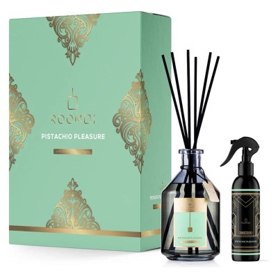ROOMOI - PISTACHIO PLEASURE
Il kit contiene: Profumo per ambiente 500 ml, stick e spray home 200 ml